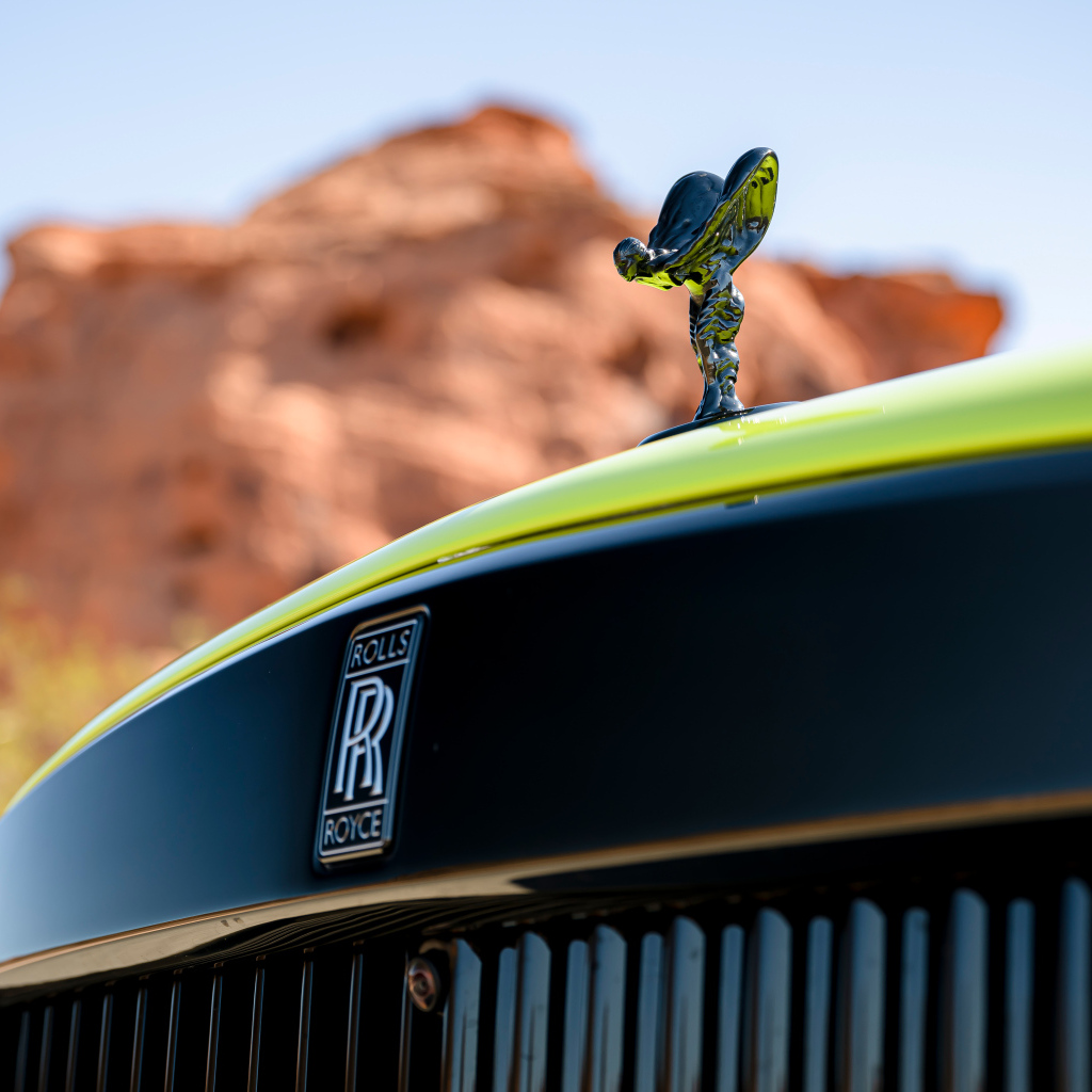 Украшение Spirit Of Ecstasy на капоте автомобиля Rolls-Royce