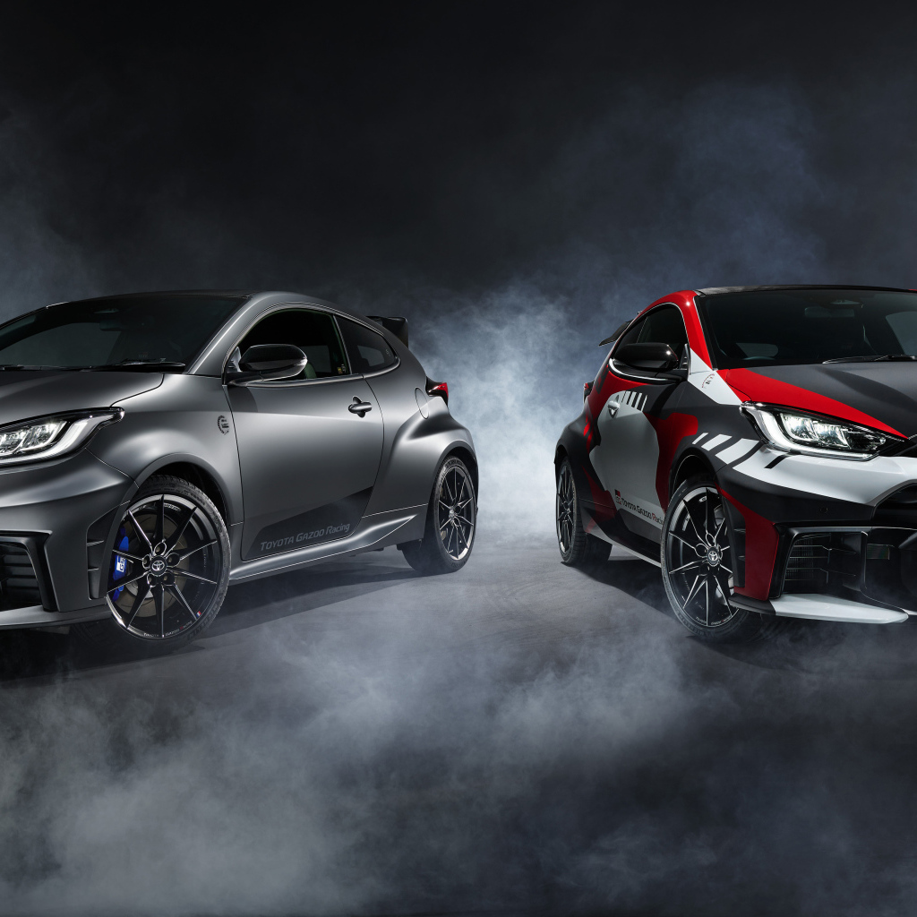 Два автомобиля Toyota GR Yaris RZ High Performance Sebastien Ogier Edition