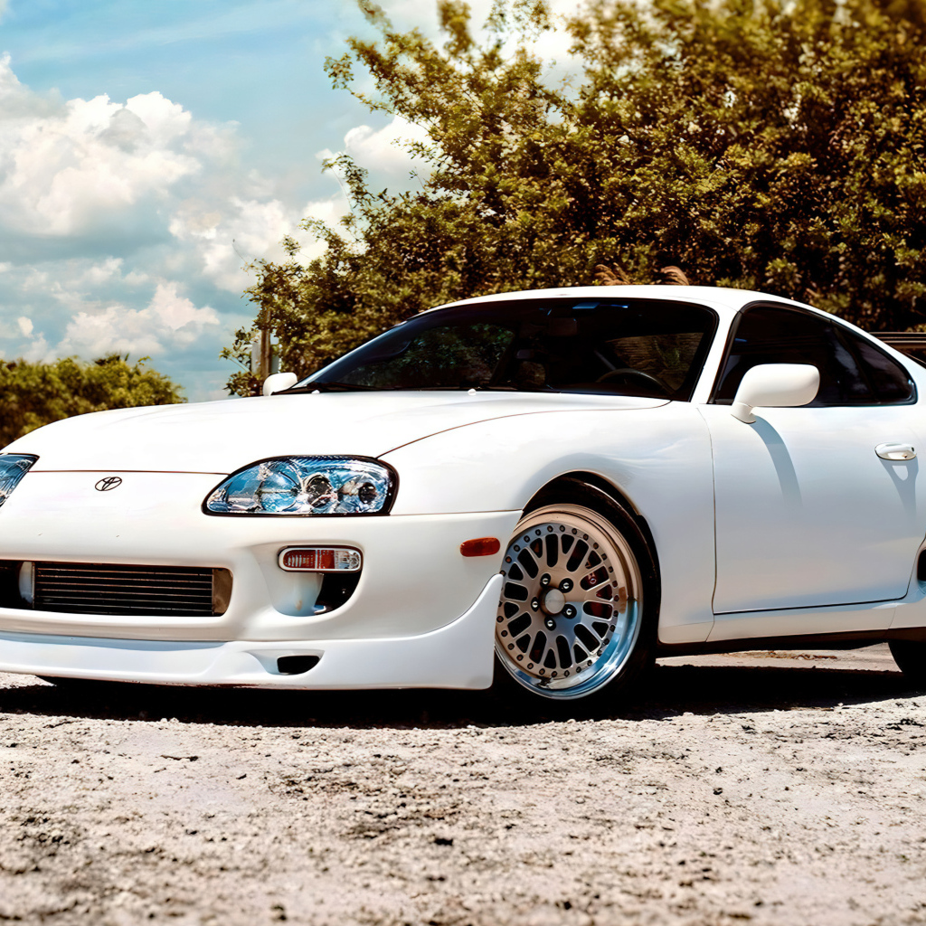 Белый автомобиль Toyota Supra Turbo JDM