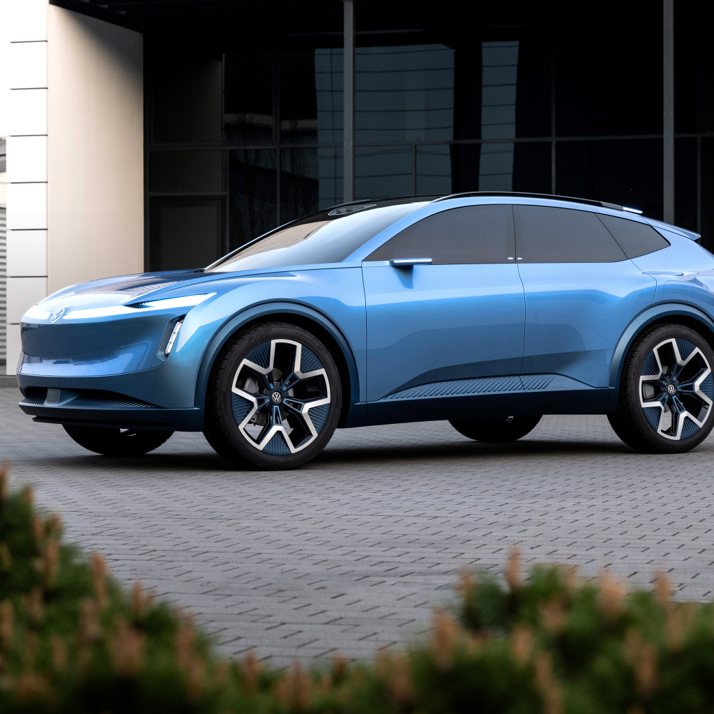 Синий автомобиль Volkswagen ID. Code 2024  года