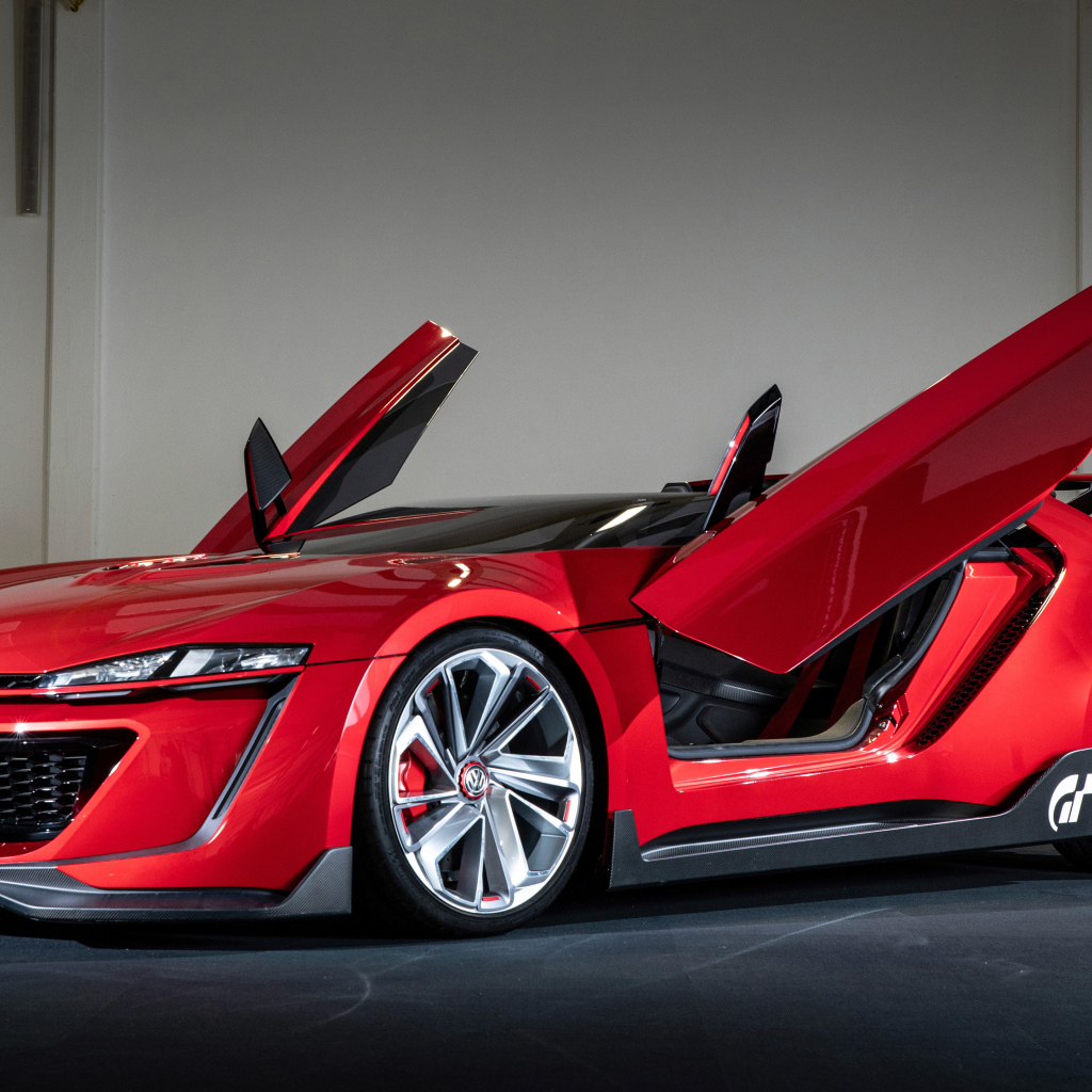 Красный кабриолет Volkswagen GTI Roadster с открытыми дверями