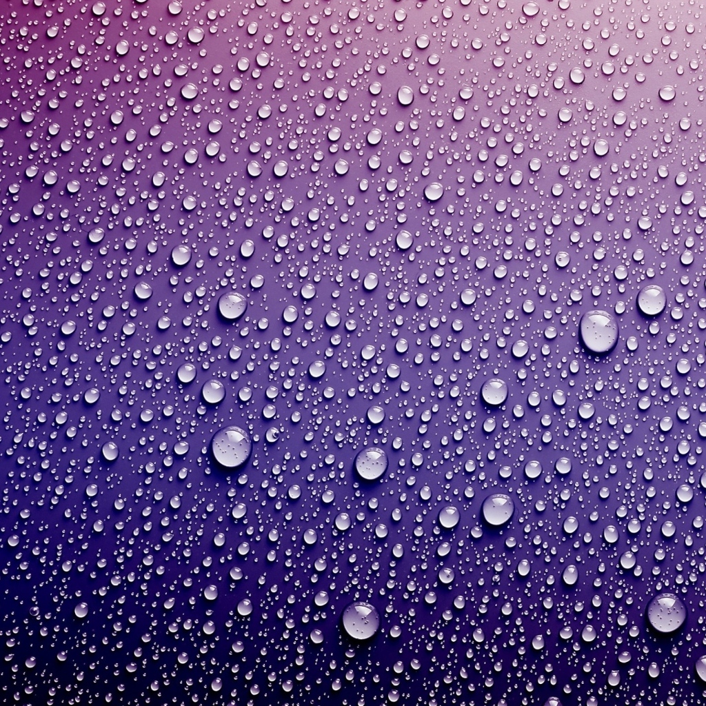 Фиолетовый фон с брызгами воды