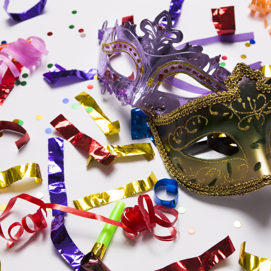 Карнавальная венецианская маска с конфетти 