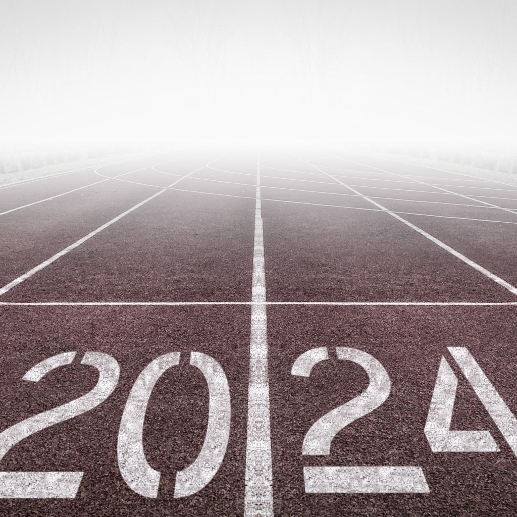 Цифры 2024 на взлетной полосе