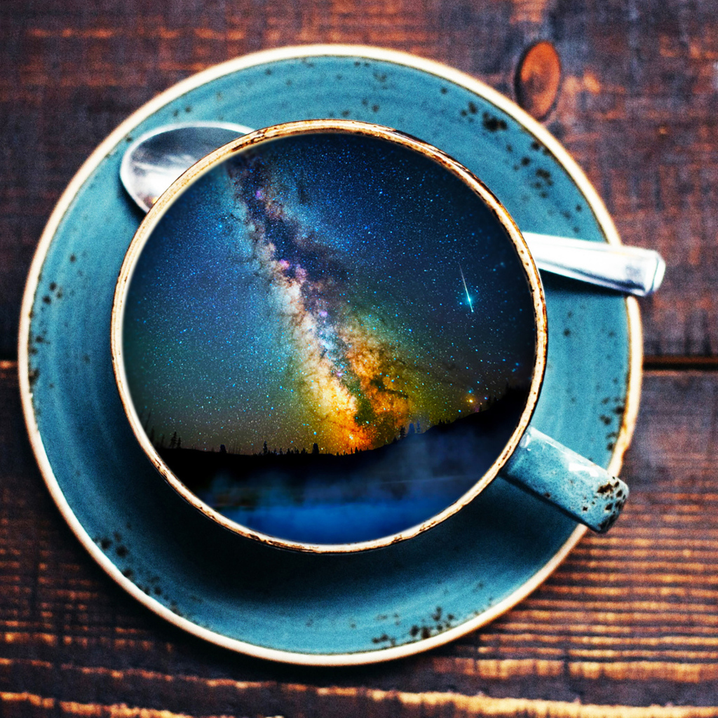 Млечный путь нарисован в чашке кофе