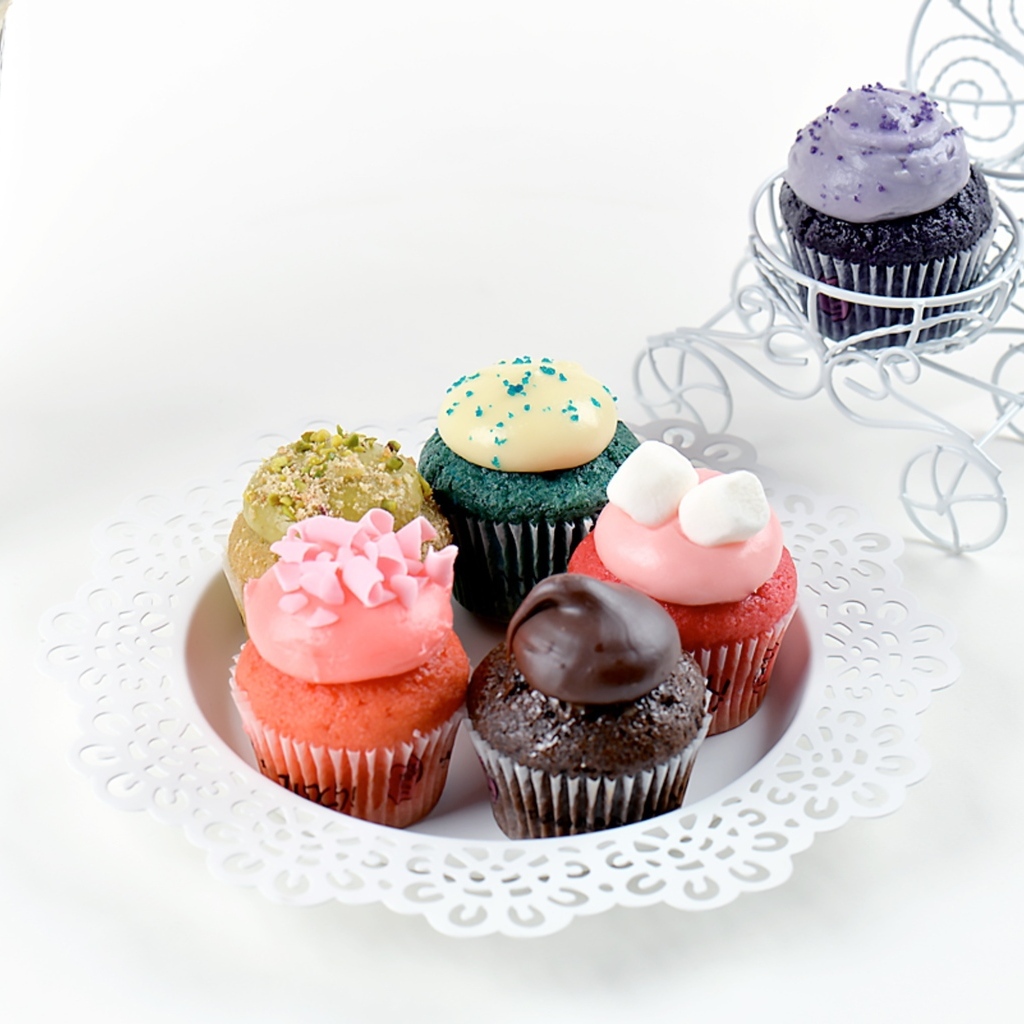 Аппетитные сладкие кексы с кремом