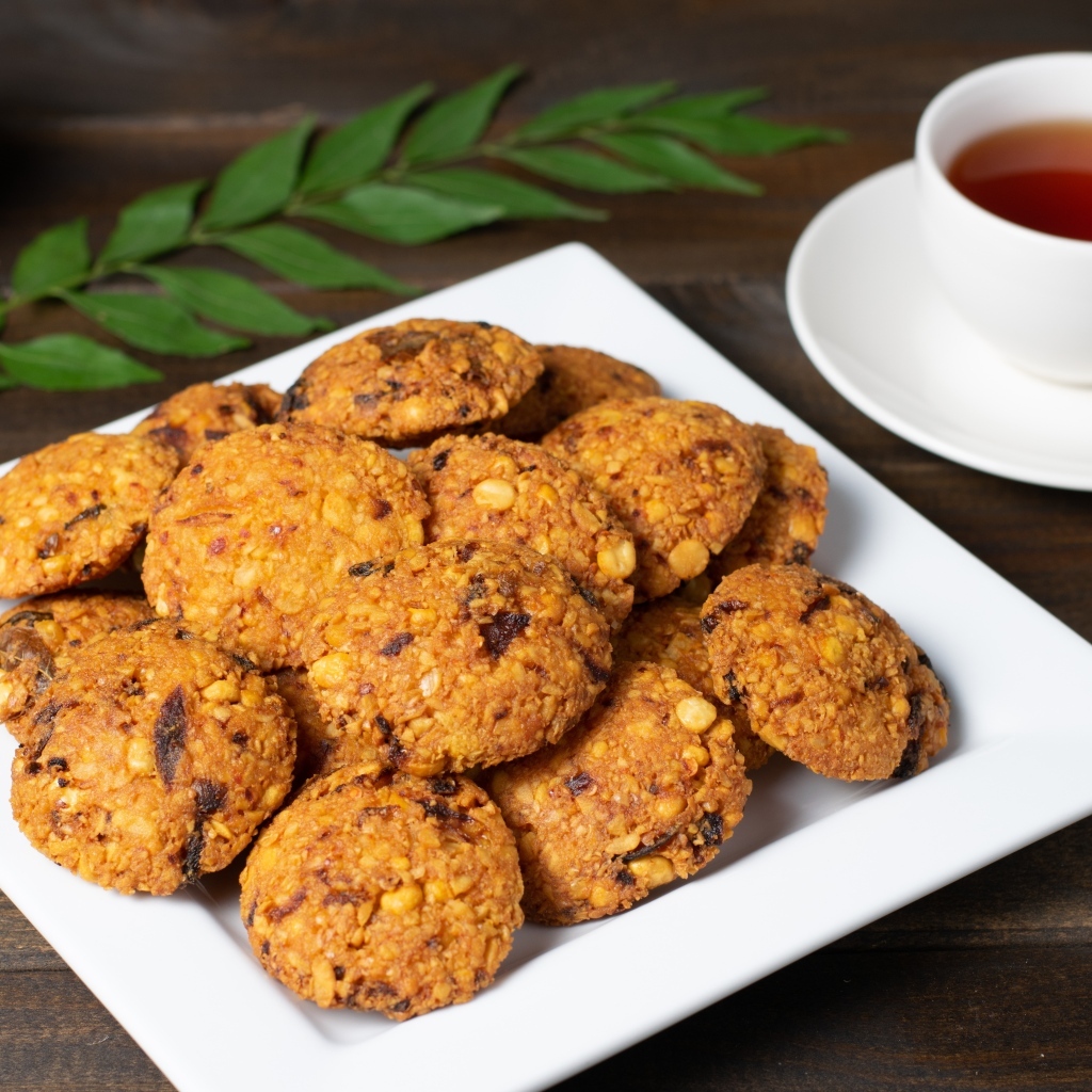 Вкусное  сладкое печенье с чашкой чая