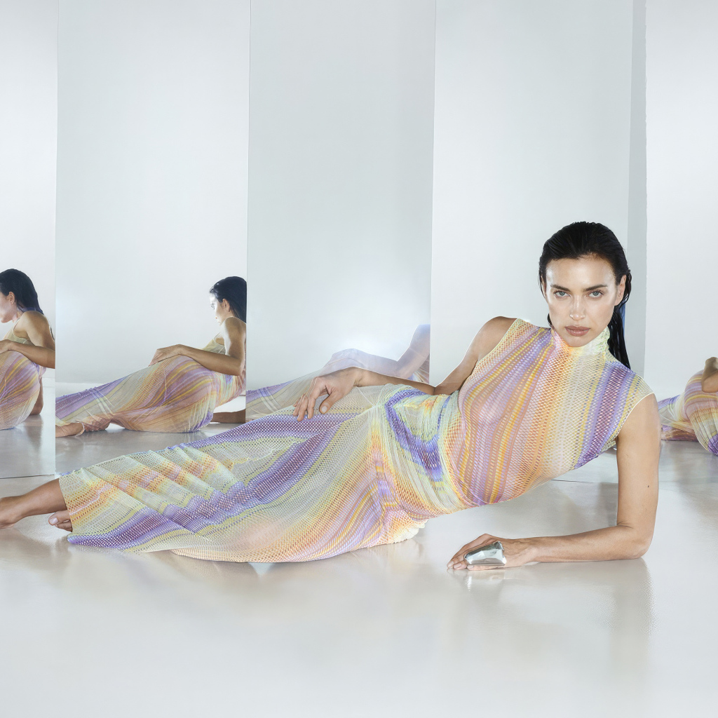 Модель Ирина Шейк в красивом платье