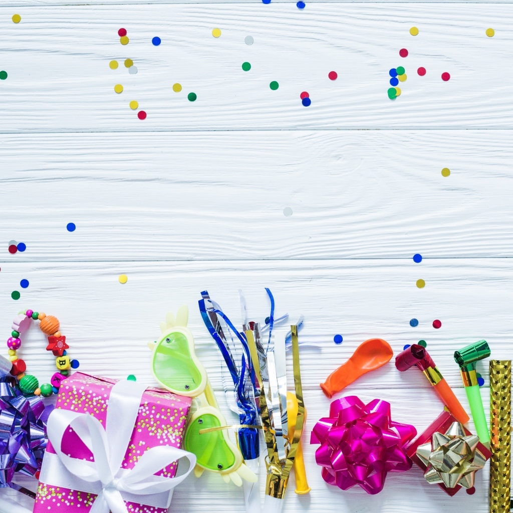 Атрибуты для дня рождения на белом фоне