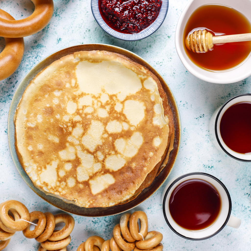 Аппетитные блины и угощения на праздник Масленица