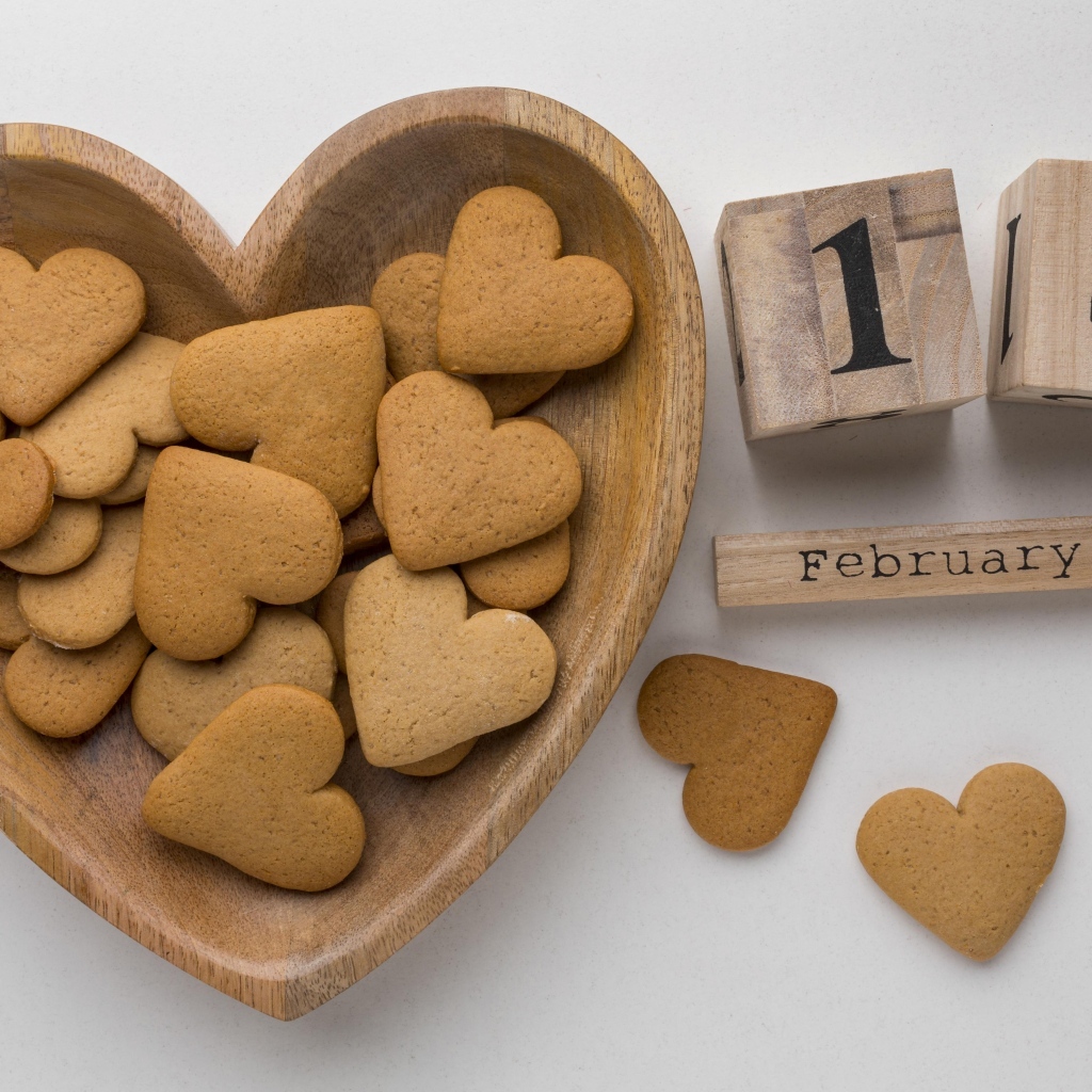 Печенье в форме сердца на 14 февраля