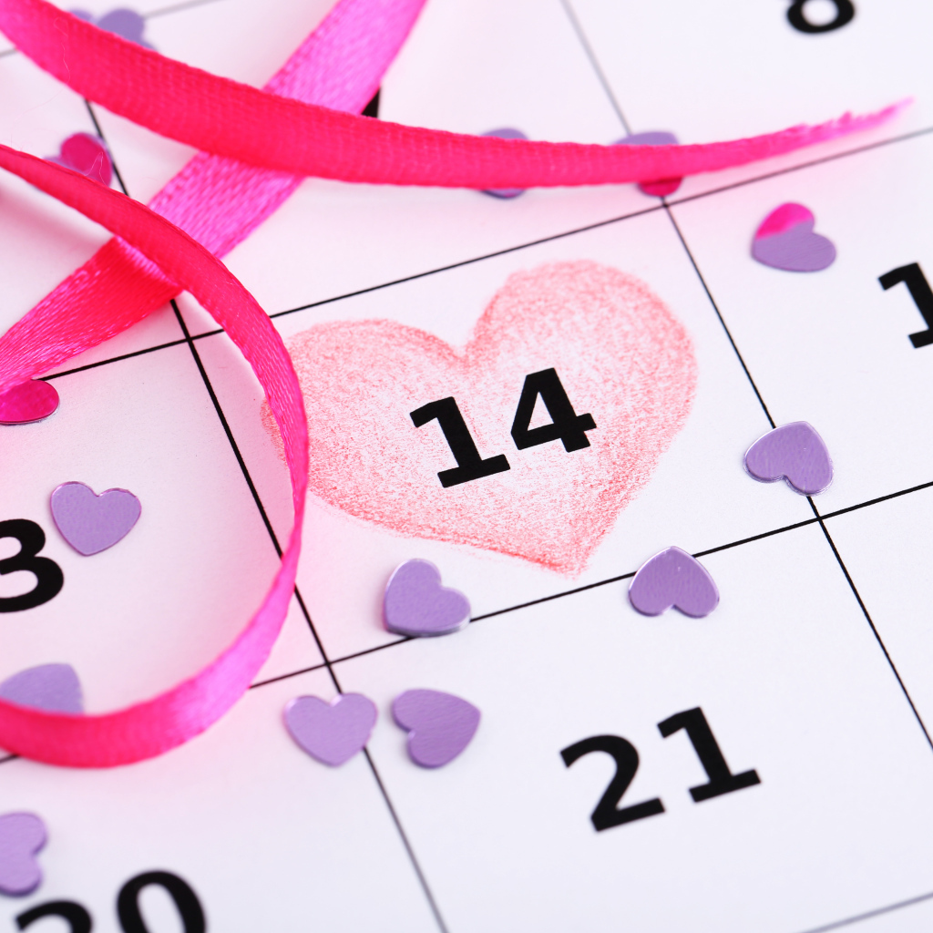 Календарь и ленточка на День Святого Валентина