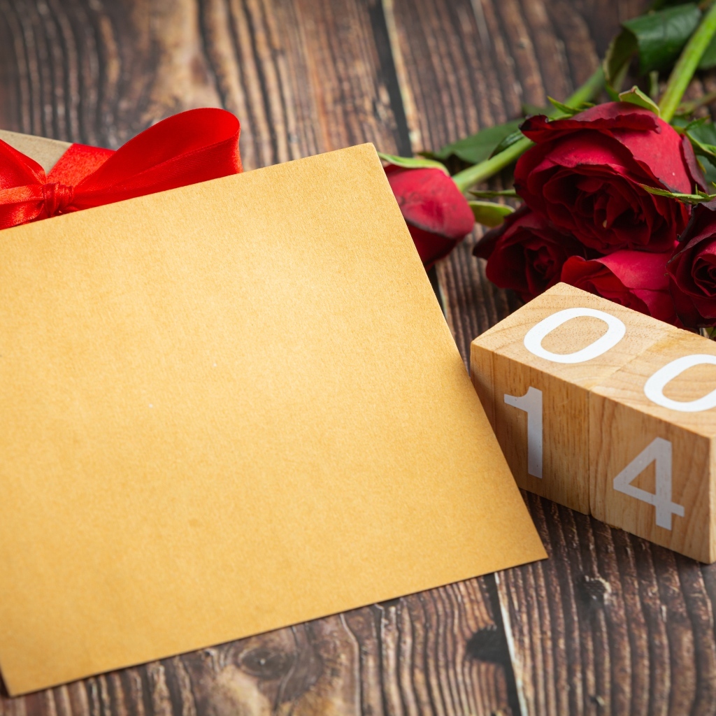 Шаблон открытки с розами на День Святого Валентина 14 февраля