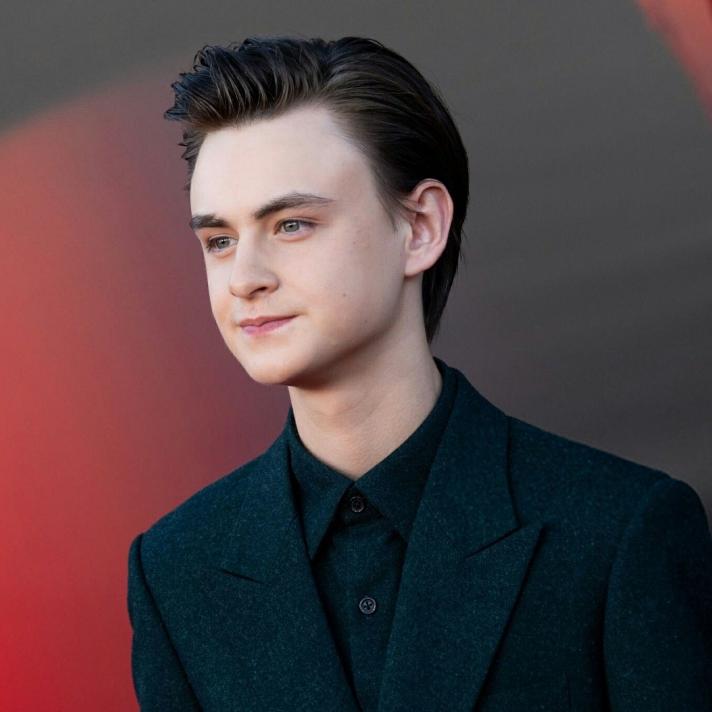 Молодой стильный актер Джейден Мартелл