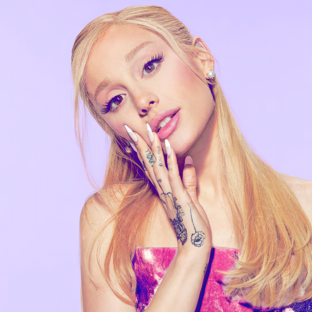 Кареглазая блондинка певица Ариана Гранде