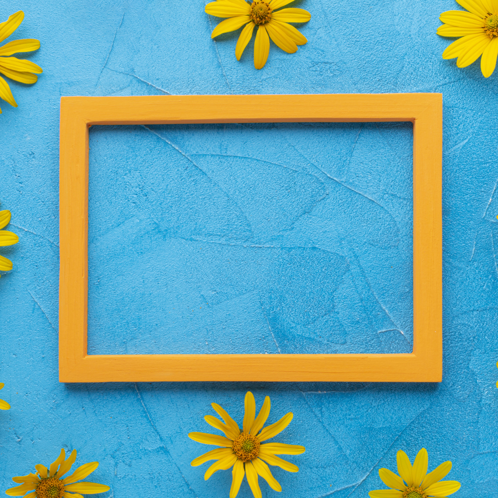 Рамка для фото с желтыми цветами на голубом фоне