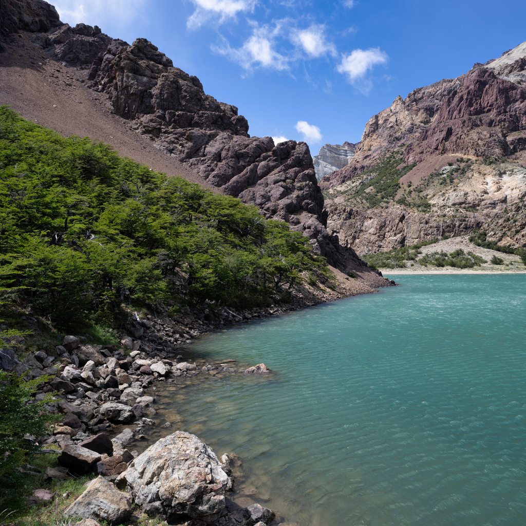 Голубая вода горного озера, Аргентина 
