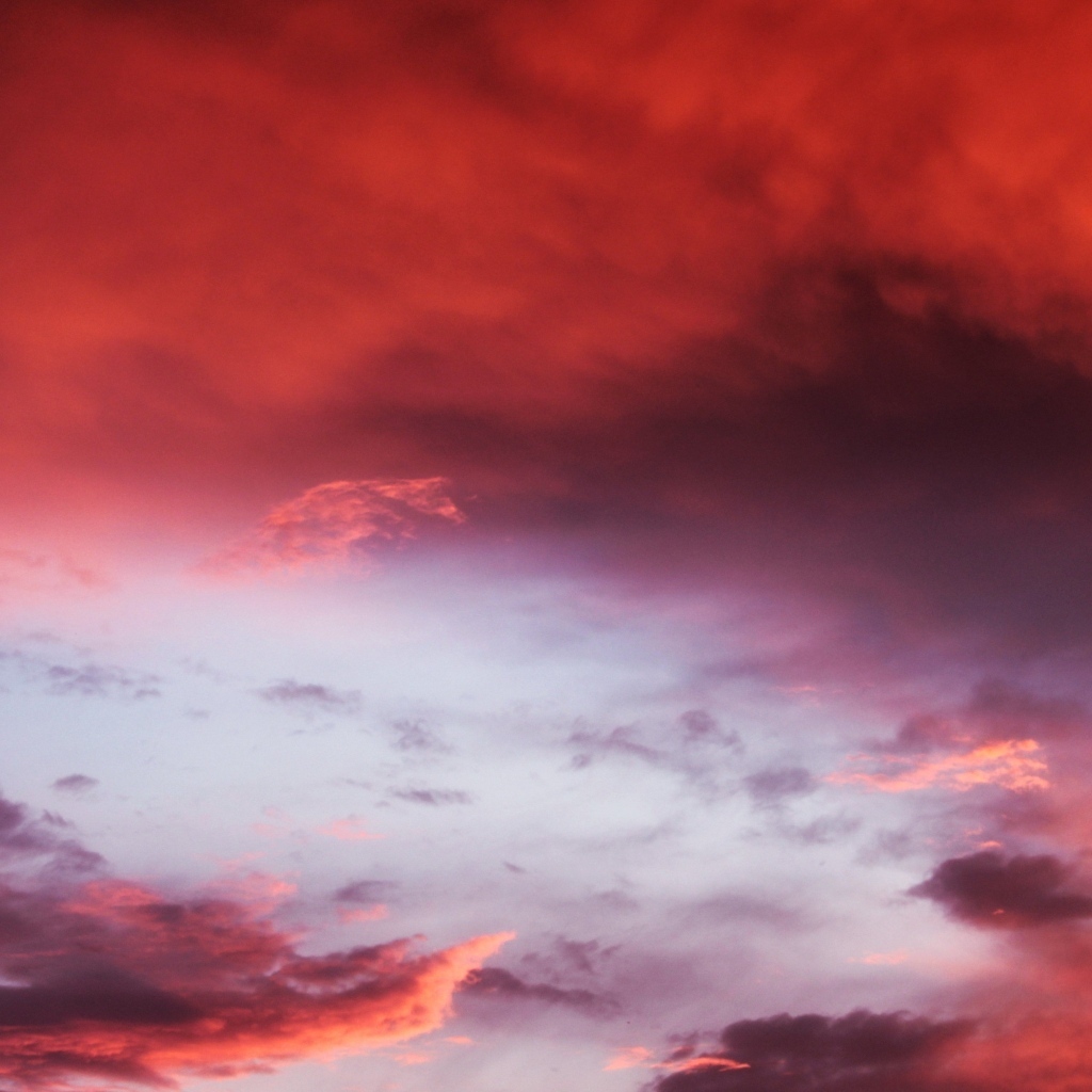 Красивые розовые облака в небе 