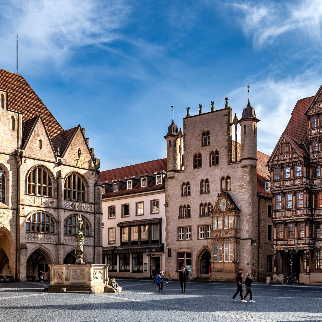 Старинные дома на городской площади Хильдесхайма, Германия