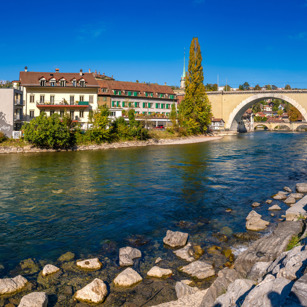 Набережная у реки в городе Берн, Германия
