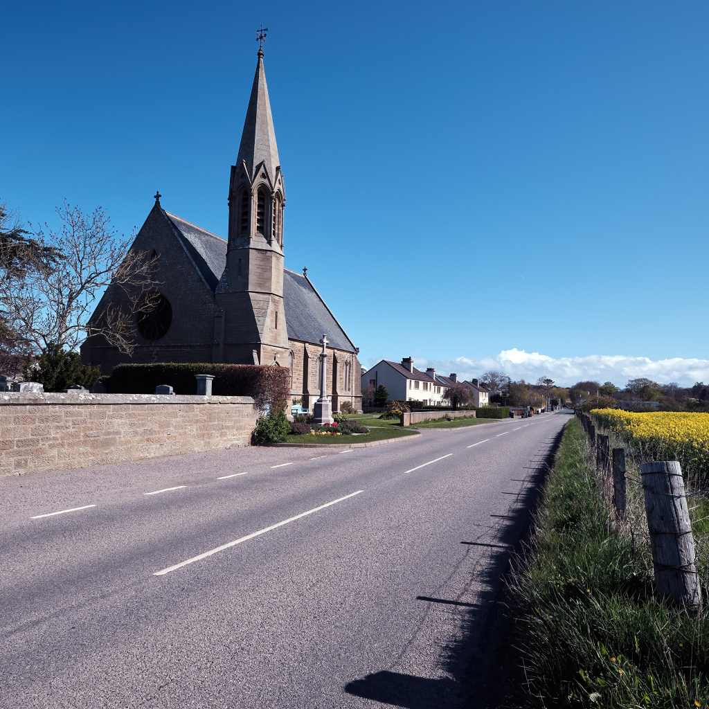 Старая церковь у дороги, Шотландия
