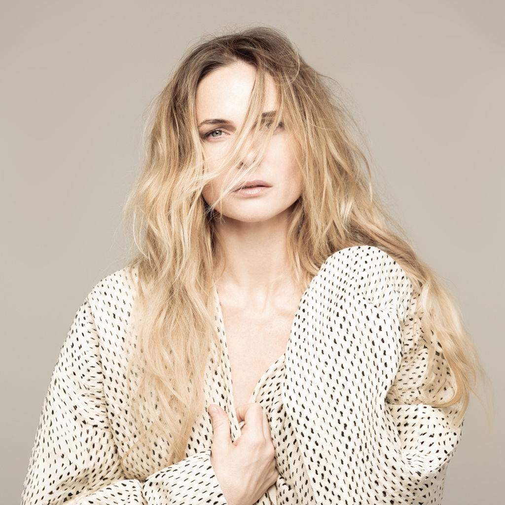 Волосы на лице у актрисы Ребекки Фергюсон