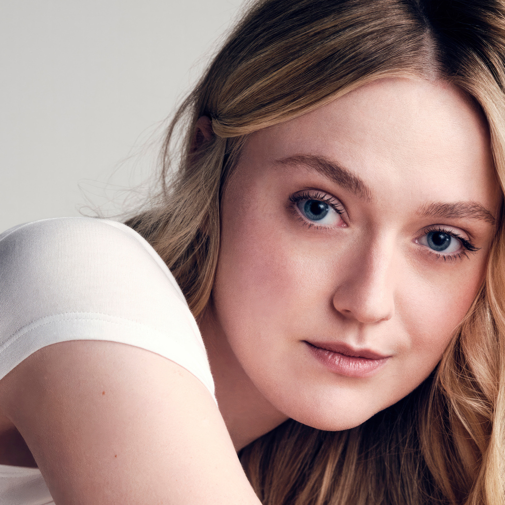 Голубоглазая актриса Дакота Фэннинг крупным планом