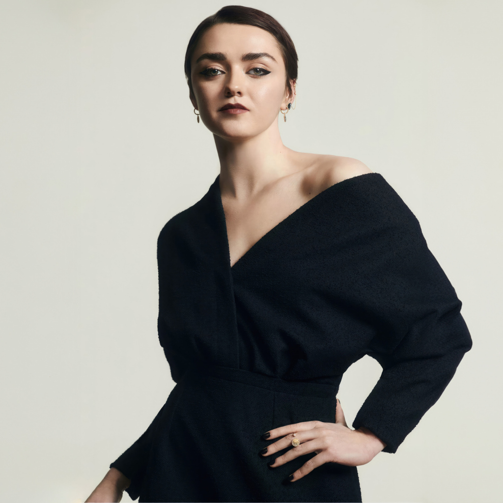 Яркая актриса Мэйси Уильямс в черном платье