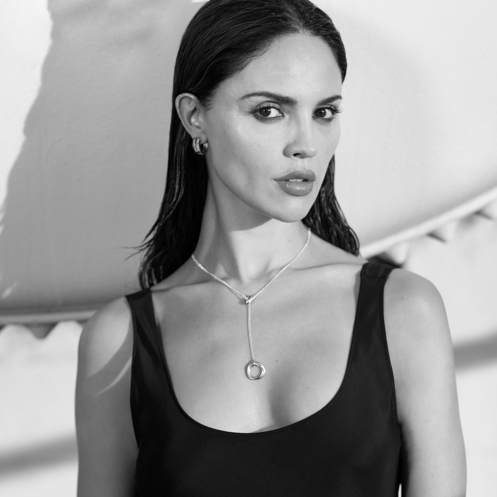 Украшение на шее популярной актрисы Эйсы Гонсалес