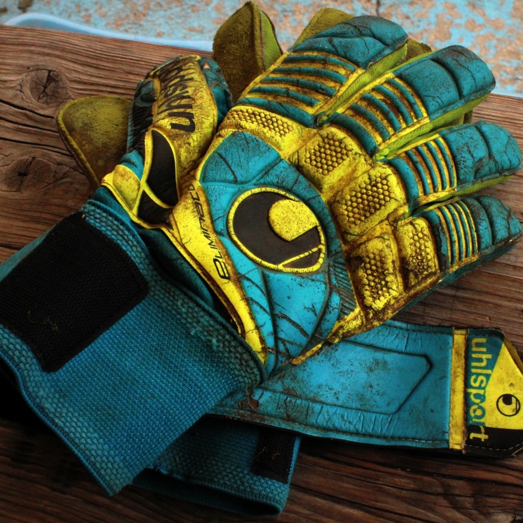 Перчатки вратаря