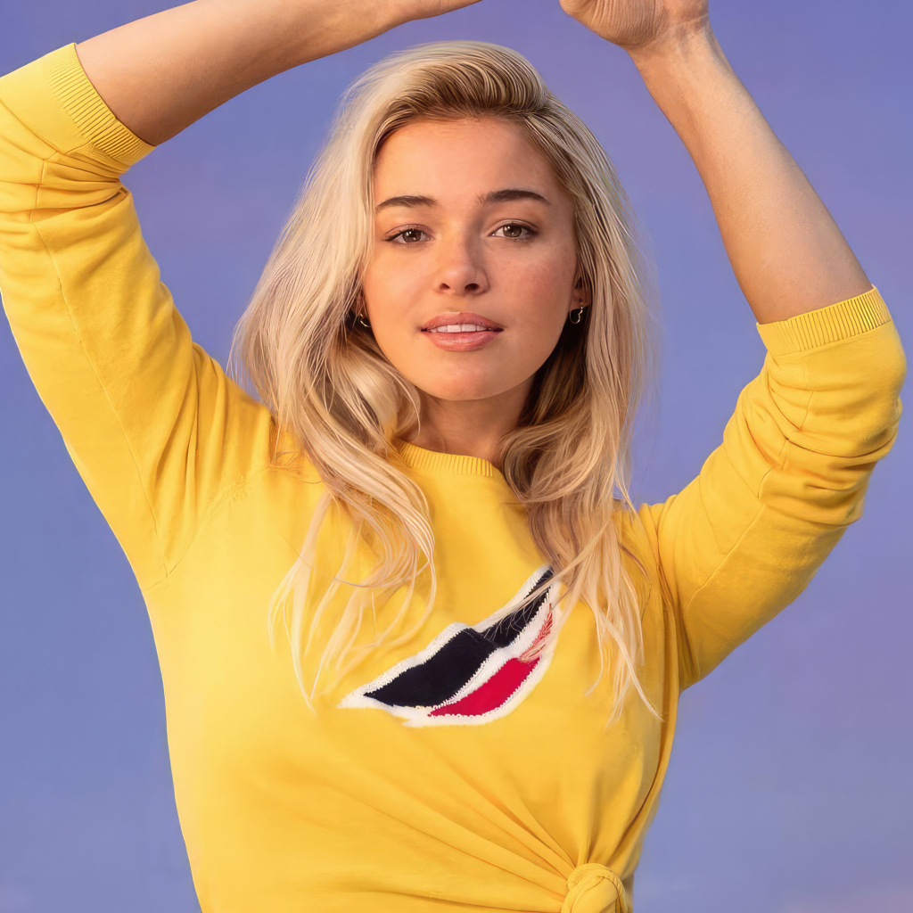 Гимнастка Ливви Данн на сиреневом фоне