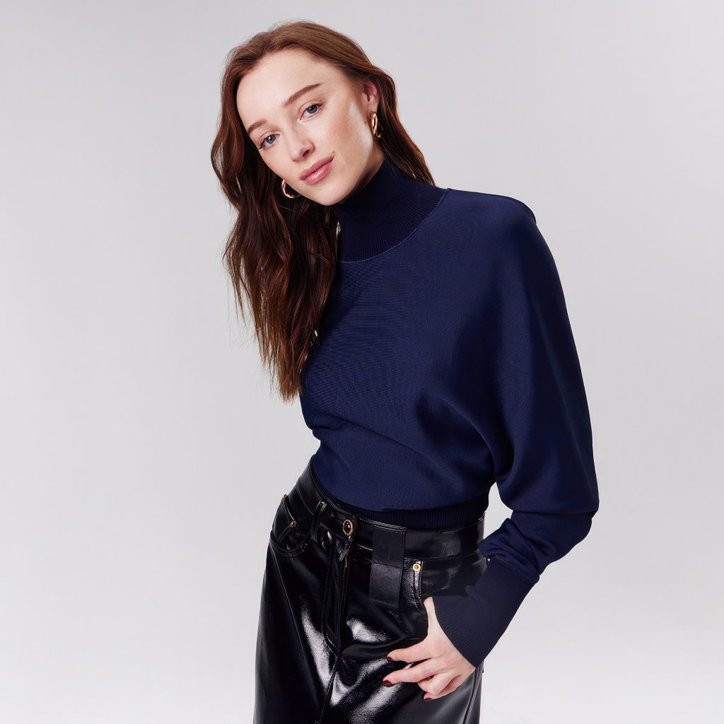 Рыжеволосая девушка актриса Фиби Дайневор