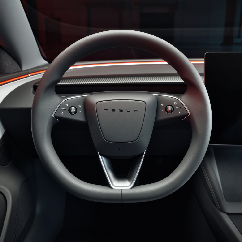 Руль автомобиля Tesla Model 3 Performance 2024 года