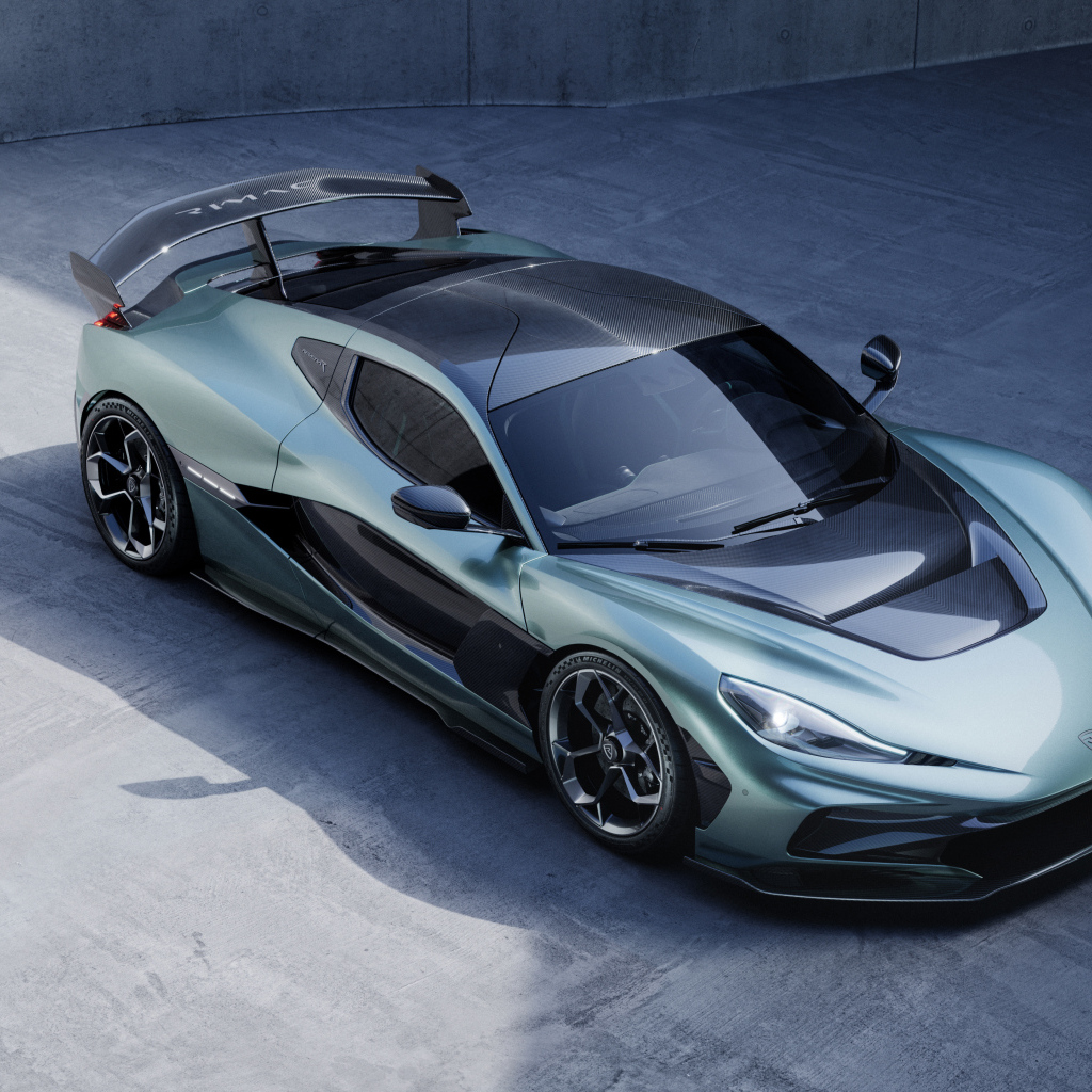 Вид сверху на электрокар Rimac Nevera R 2024 года