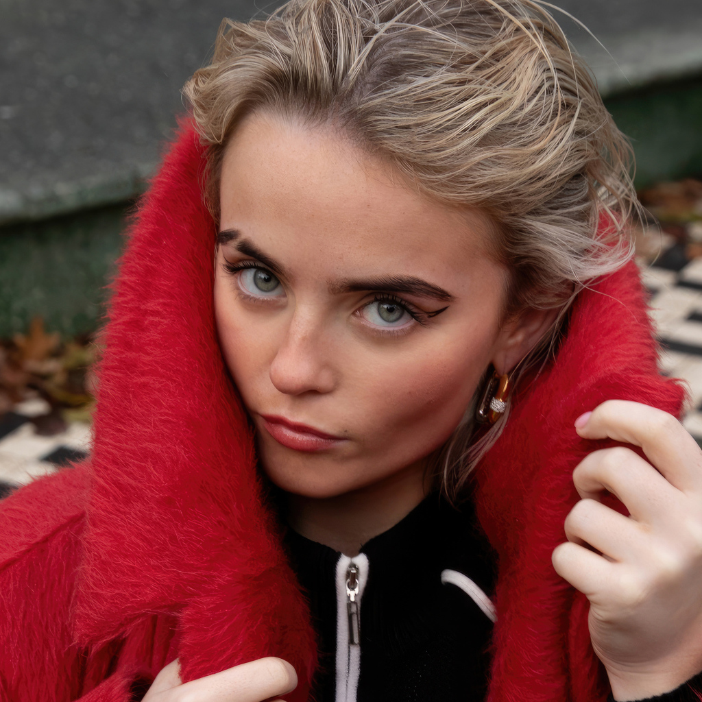 Молодая актриса Милли Гибсон