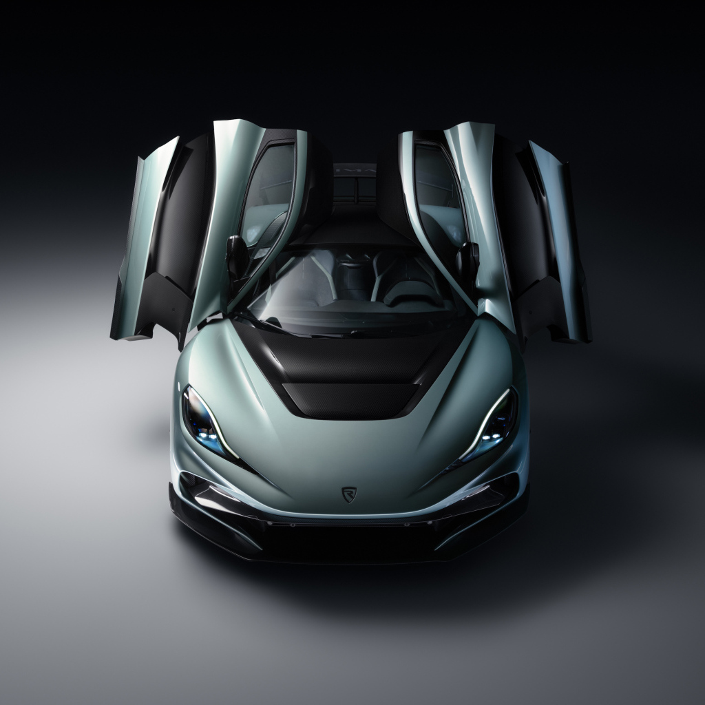 Автомобиль Rimac Nevera R 2024 года на сером фоне