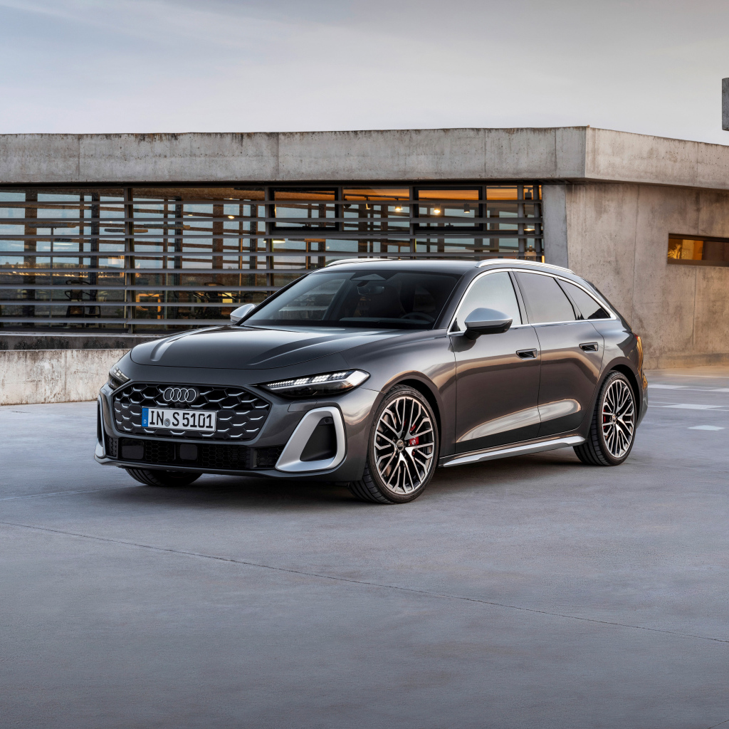 Черный автомобиль Audi S5 Avant TFSI quattro 2024 года