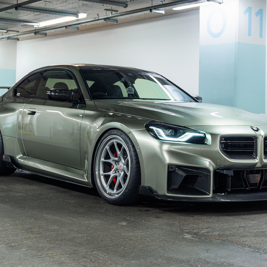 Автомобиль BMW M2 TR87 Edition в гараже