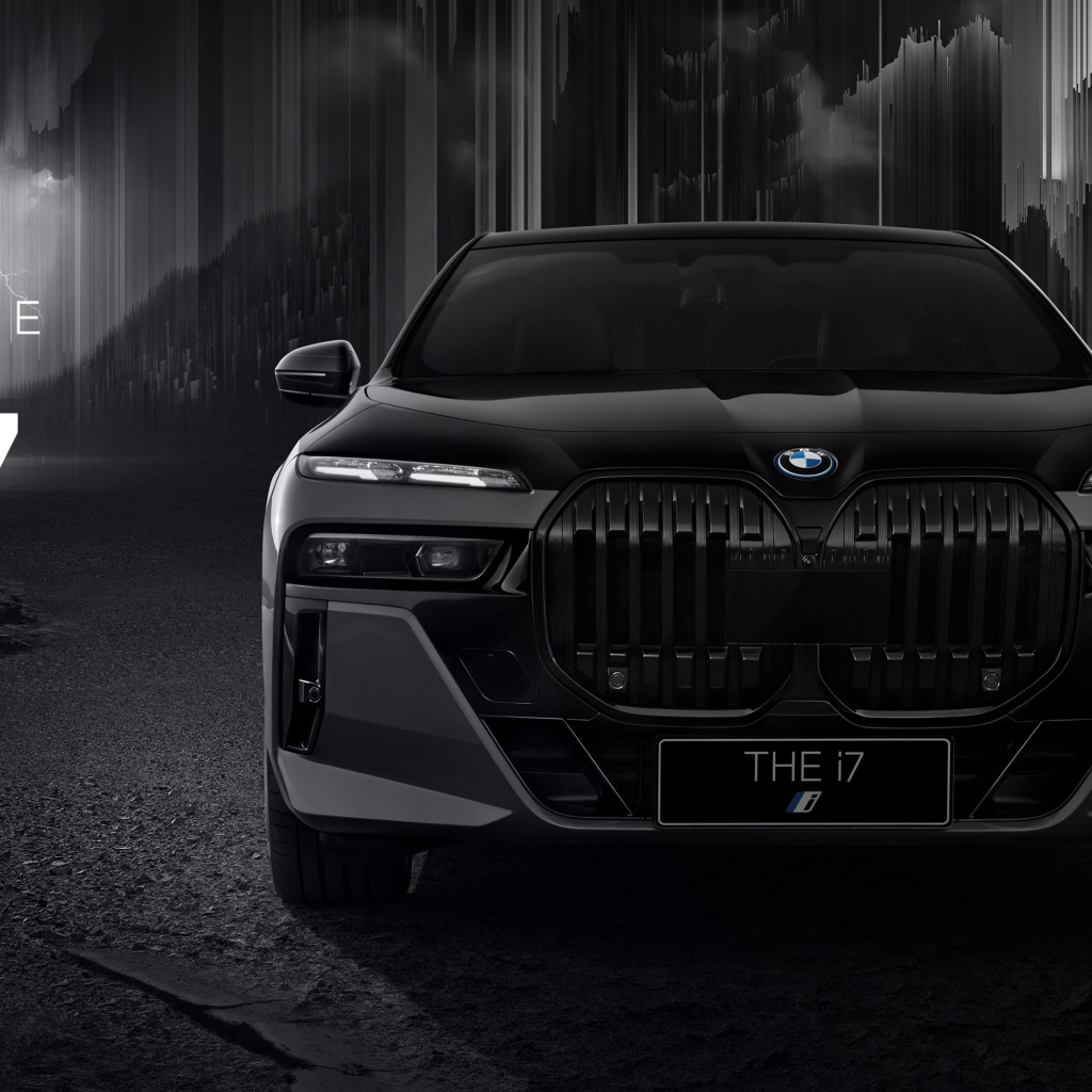 Вид спереди на автомобиль BMW i7