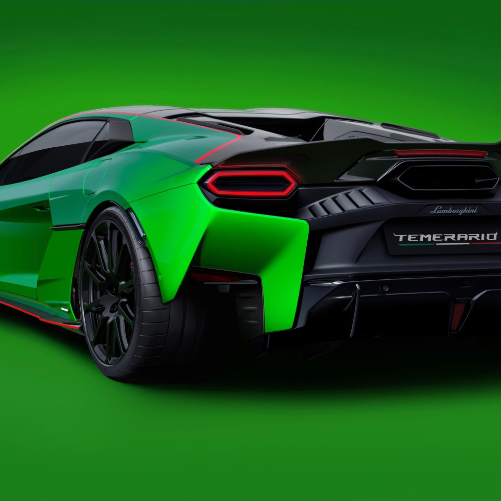 Автомобиль Lamborghini Temerario Alleggerita 2024 года на зеленом фоне