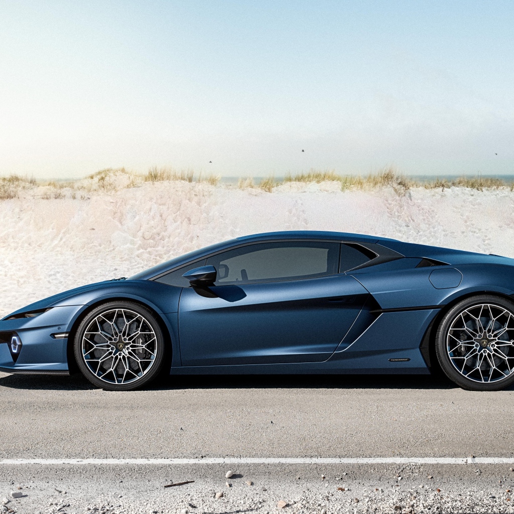 Автомобиль Lamborghini Temerario вид сбоку