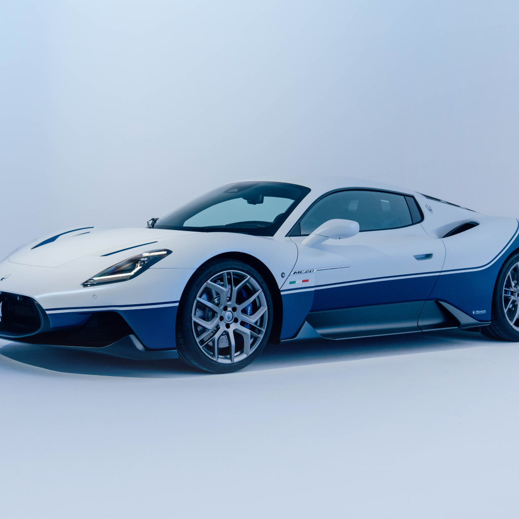 Спортивный автомобиль Maserati MC20 Icona 2024 года