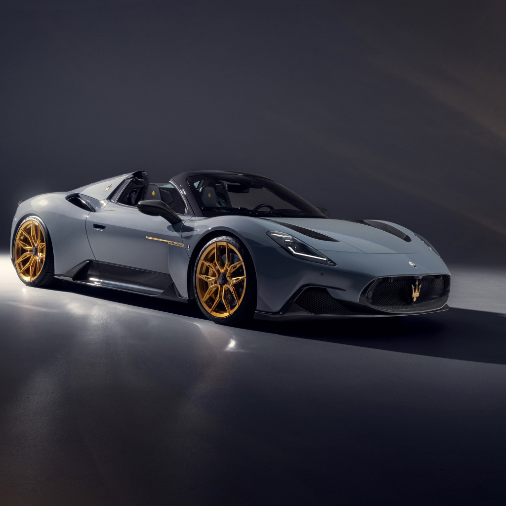 Автомобиль Novitec Maserati MC20 Cielo 2024 года на сером фоне