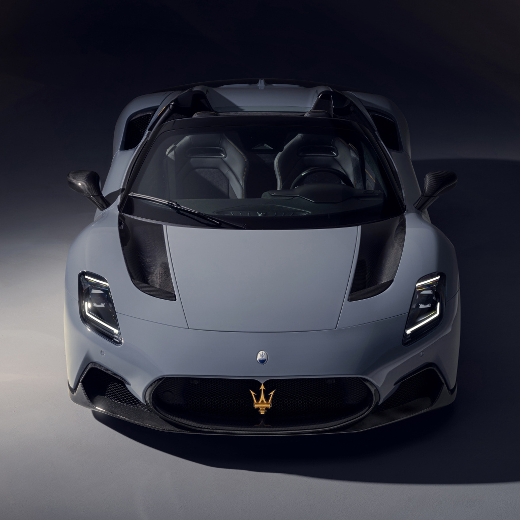 Серый автомобиль Novitec Maserati MC20 Cielo 2024 года