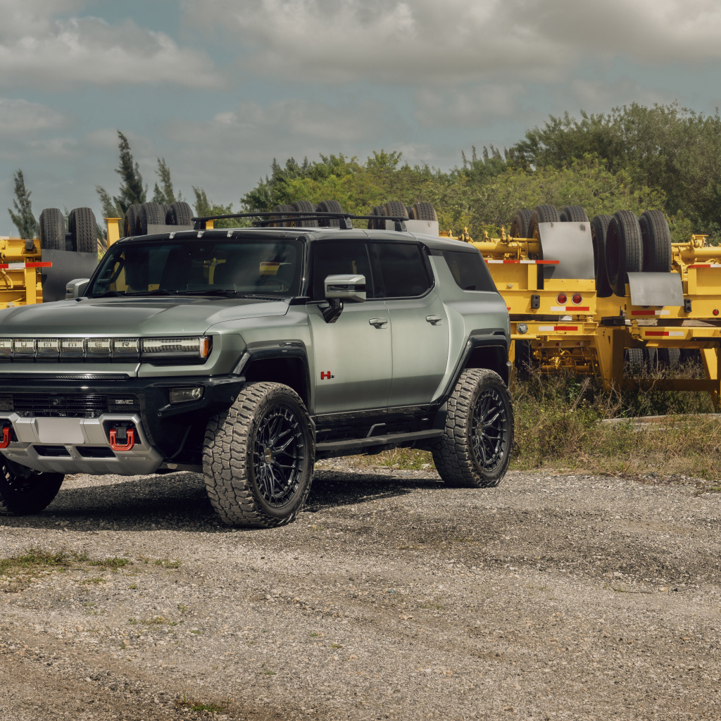 Большой электрический внедорожник Hummer