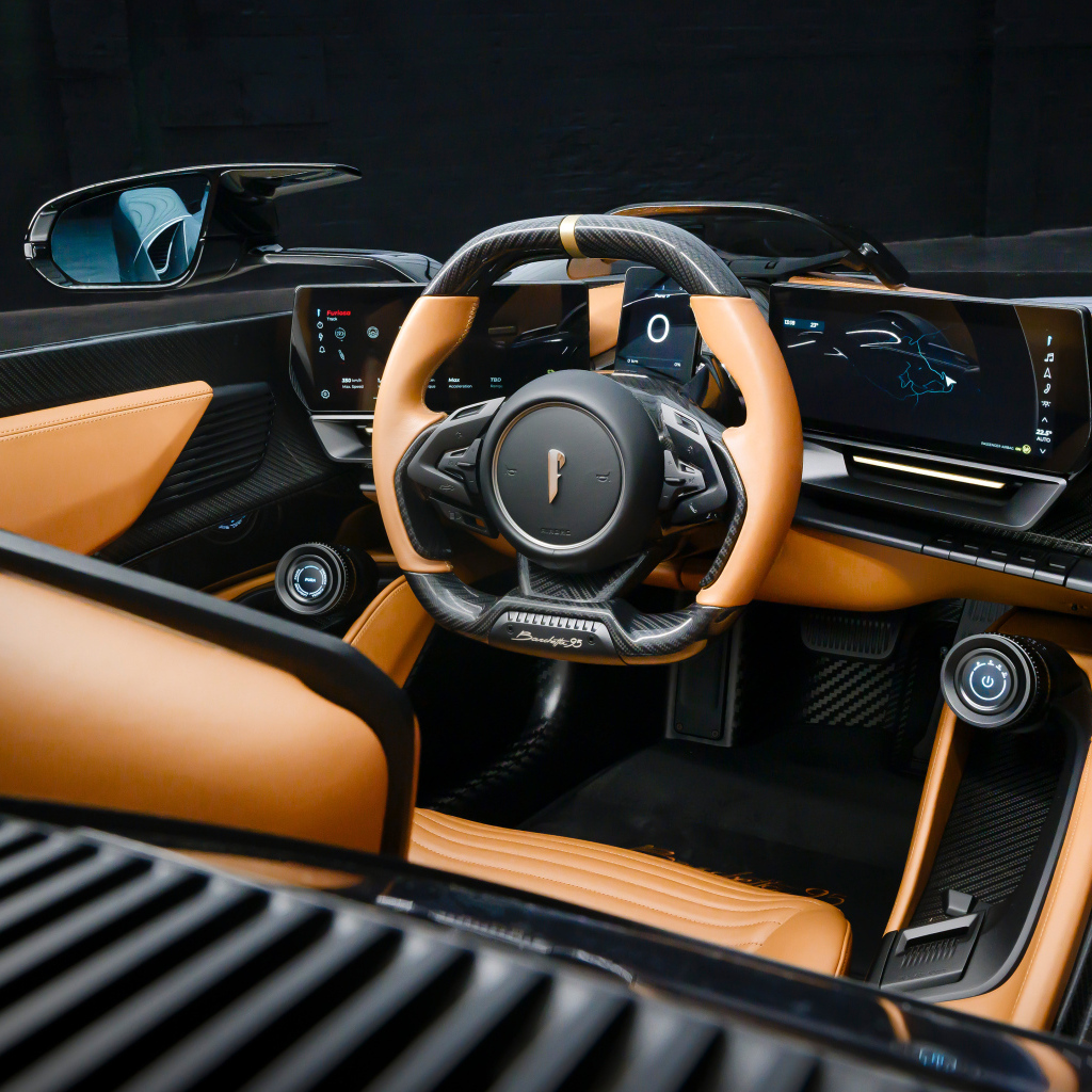 Кожаный салон автомобиля Pininfarina B95 Gotham