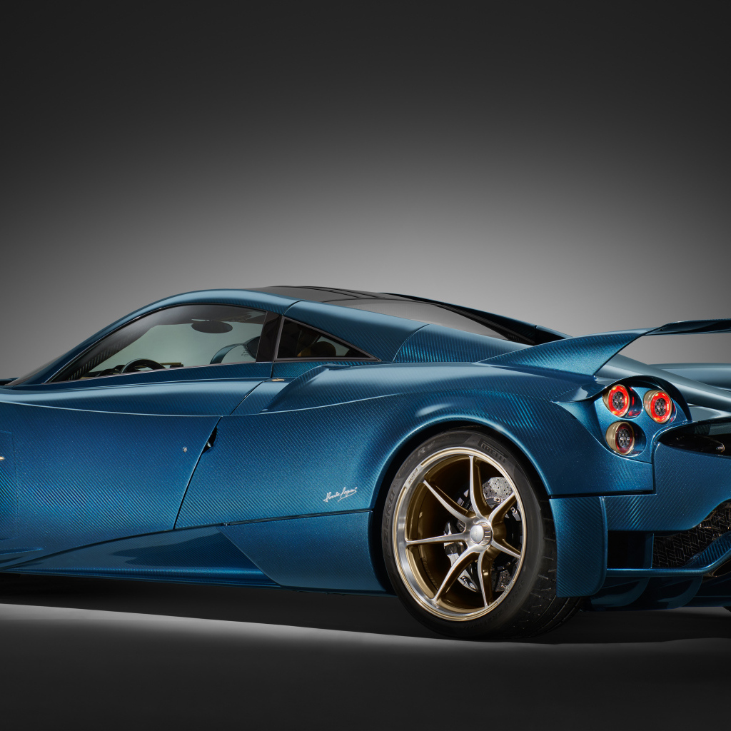 Синий автомобиль Pagani Huayra Epitome 2024 года