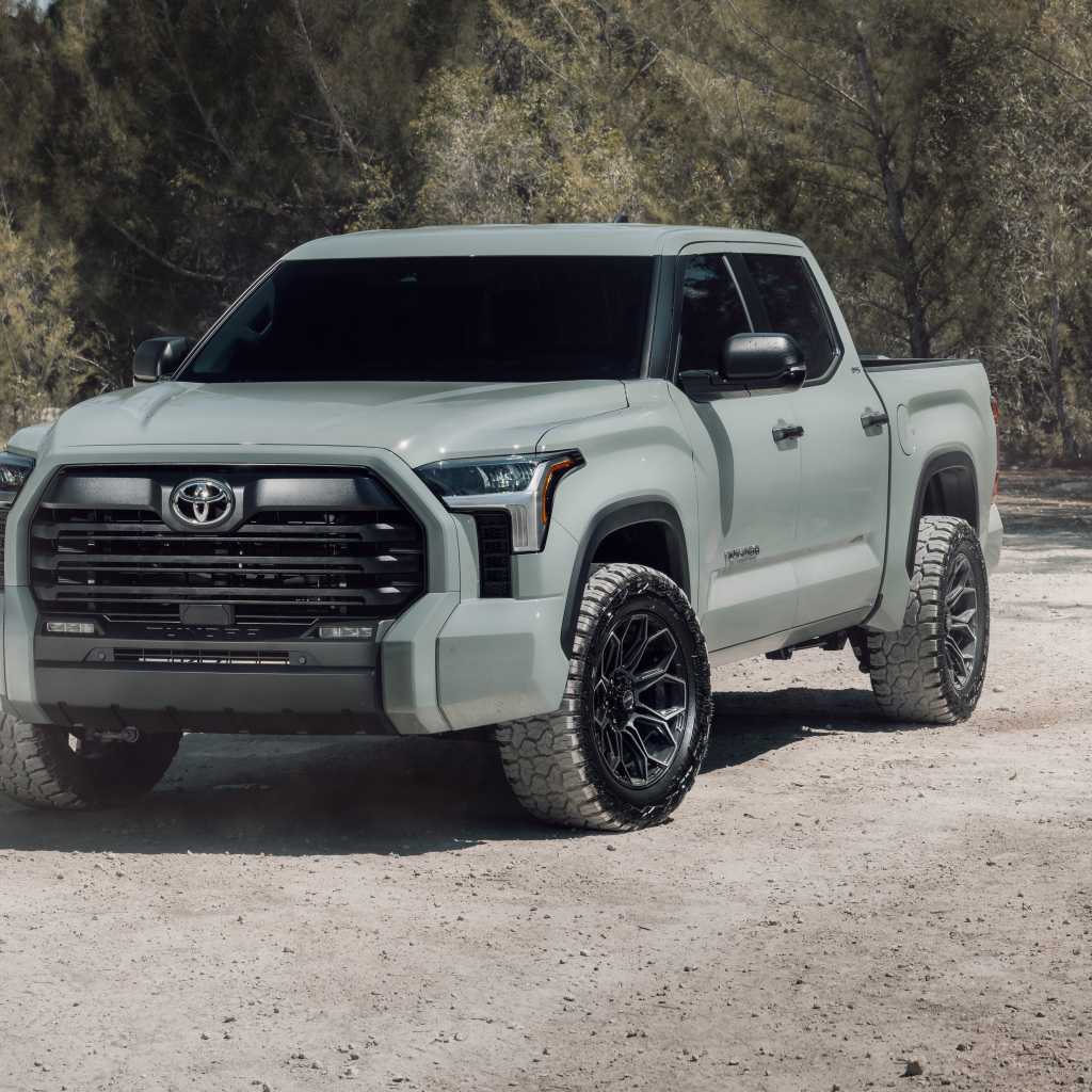 Большой пикап Toyota Tundra