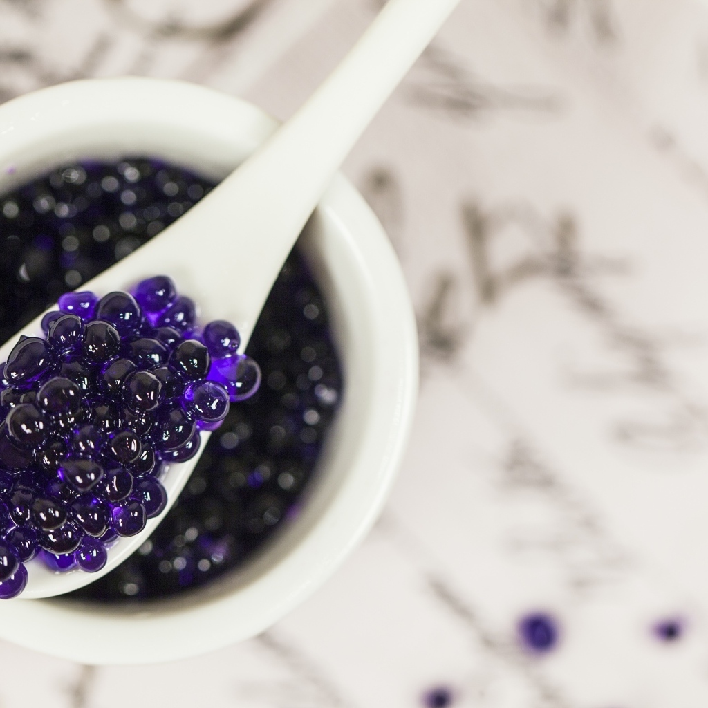 Лавандовая икра на ложке