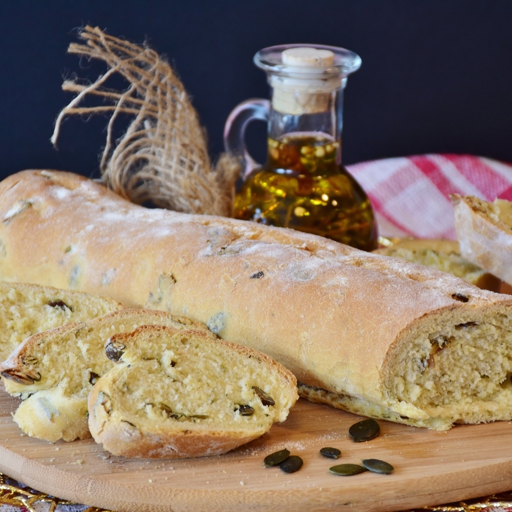 Буханка чиабатта с семечками подсолнуха